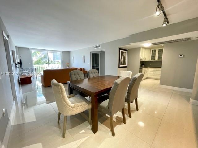 Foto del edificio - 9721 E Bay Harbor Dr