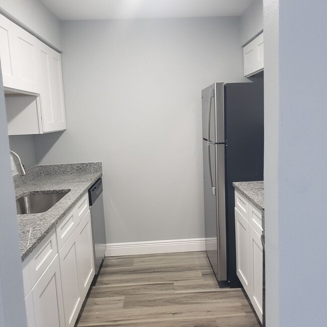 Building Photo - Beautiful water view ground floor condo in...