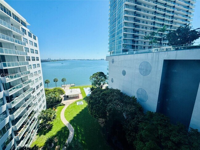 Foto del edificio - 3301 NE 5th Ave