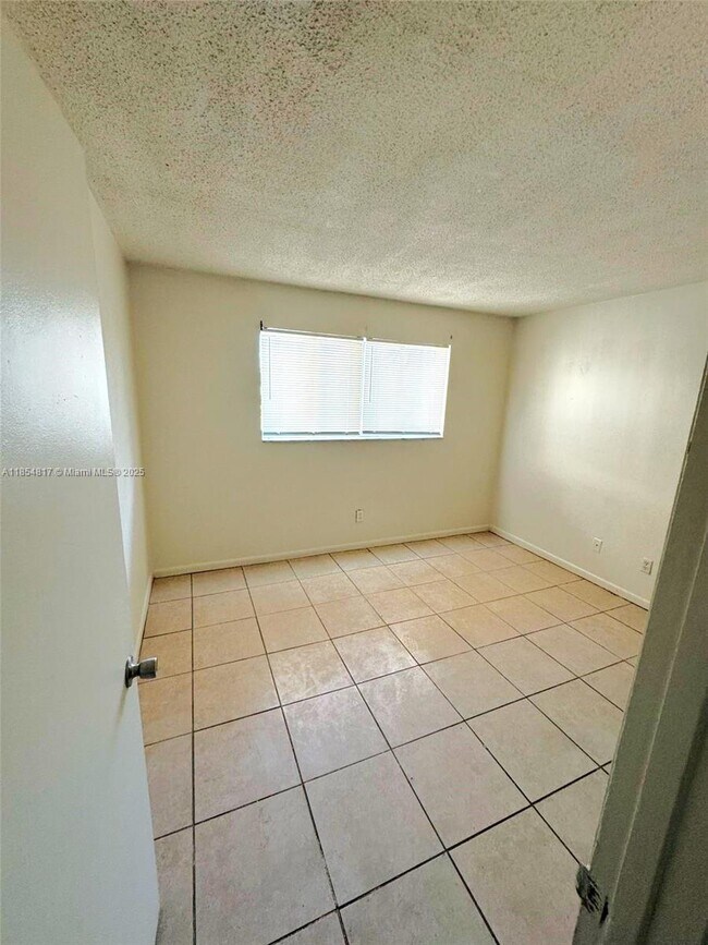 Foto del edificio - 932 W Kalmia Dr