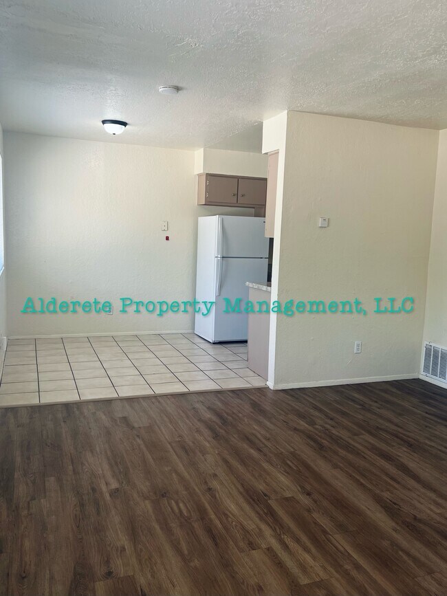 Building Photo - 401 Dorado Pl SE