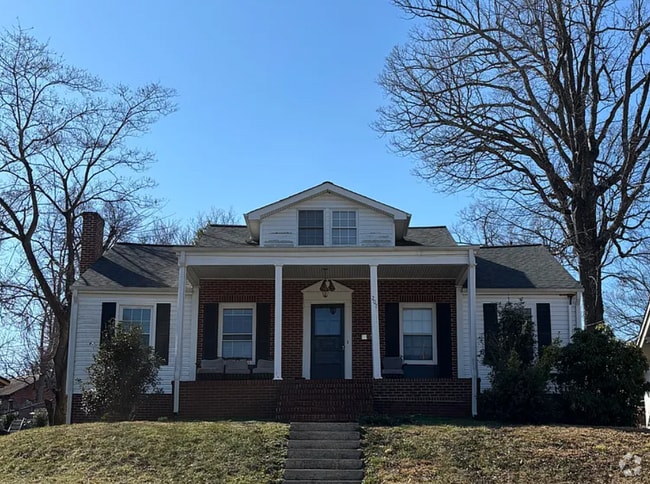 Building Photo - 207 Edgedale Dr
