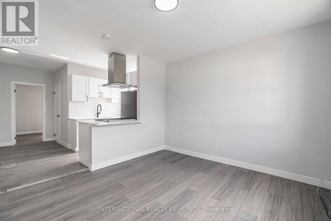 Photo du bâtiment - 215 Hamilton Rd