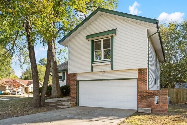 Building Photo - 4536 S Crescent Ave