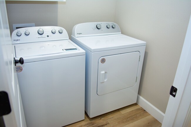 Foto del edificio - New Townhome just 8.5 miles from Old Spani...