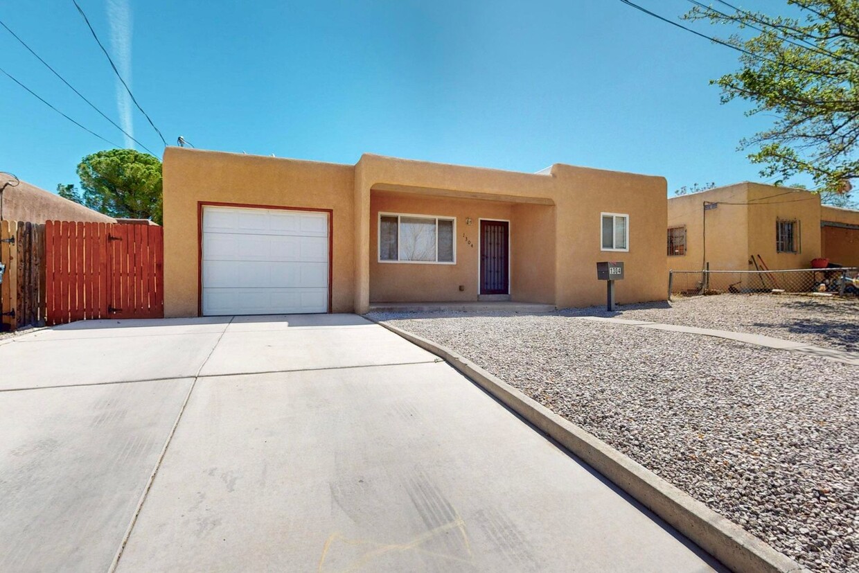 Primary Photo - Townhome 855/sf 2 Bedroom 1 Bath with Garage