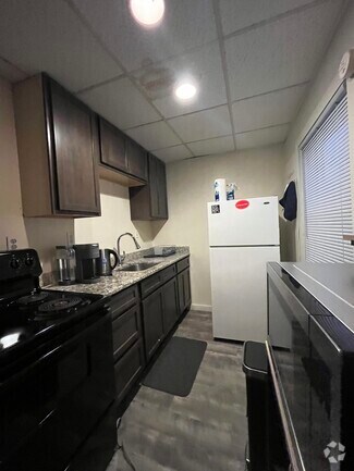 Building Photo - 1709 Tibbits Ave