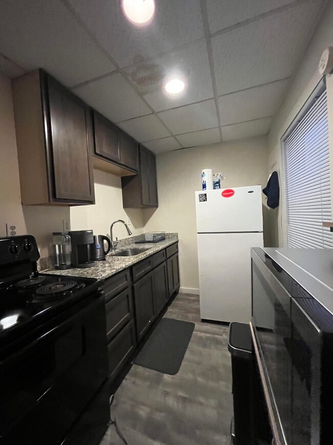 Building Photo - 1709 Tibbits Ave