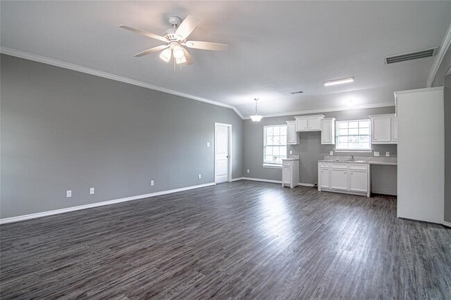 Building Photo - 100 Shorewood Dr