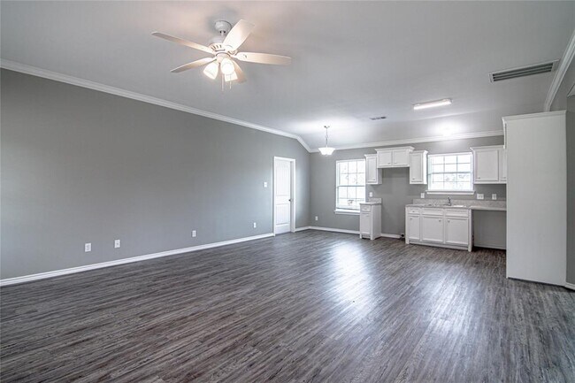 Foto del edificio - 100 Shorewood Dr