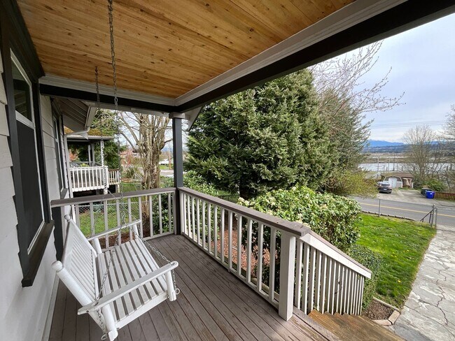 Foto del edificio - 3 Bedroom Home with Beautiful Upgrades in Everett