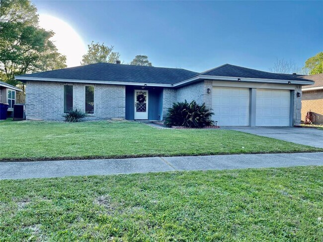 Foto del edificio - 23115 Bright Star Rd