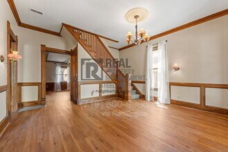 Building Photo - 512 W 10th St
