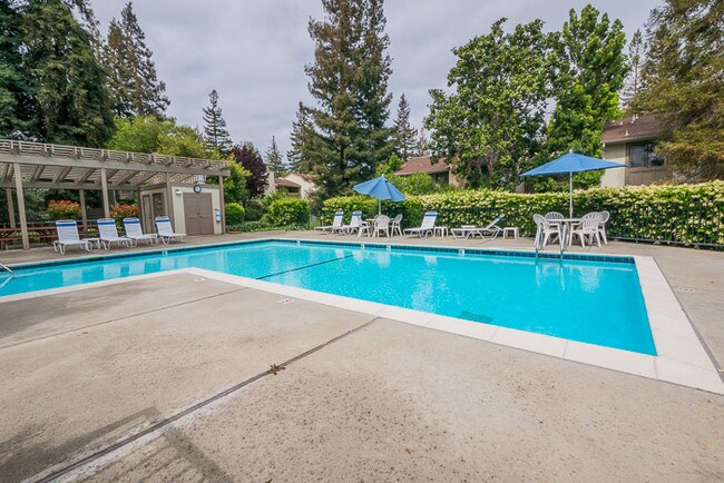 Foto del edificio - 19631 Vineyard Ln