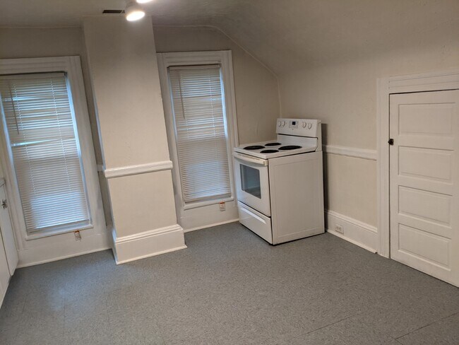 Kitchen - 3790 W 39th St