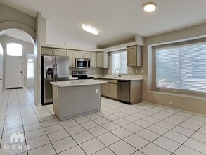 Building Photo - 1045 W Todd Dr