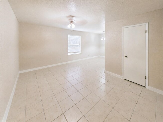 Foto del edificio - 1505 Oakdale Cir