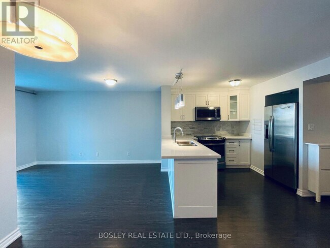 Building Photo - 323 Richmond St E