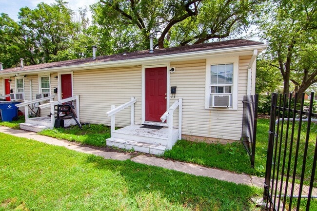 Building Photo - 1606 S Martinson St