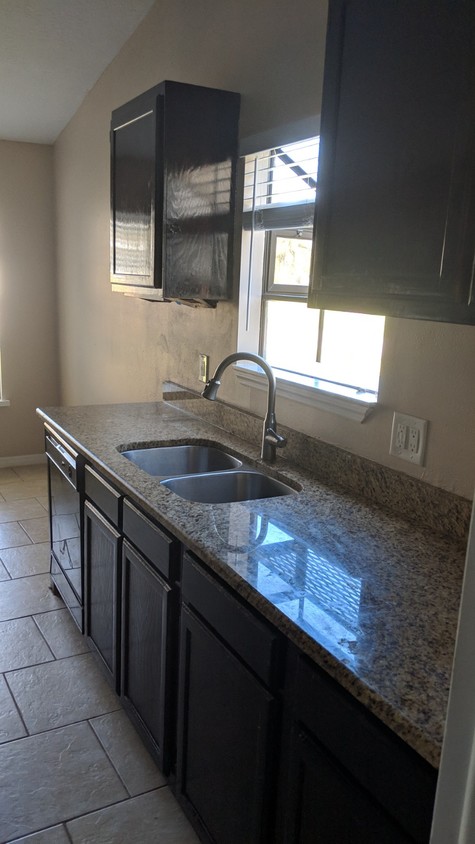Foto principal - 1200 Nienburg Ave NW
