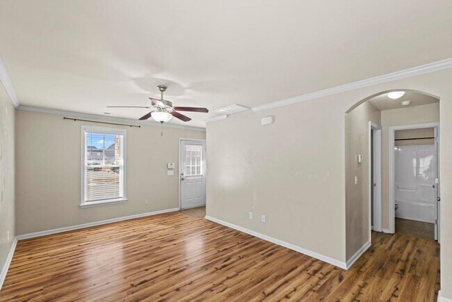 Foto del edificio - End Unit with Lots of Upgrades!