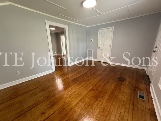 Building Photo - Charming Three Bedroom Home in Winston Sal...