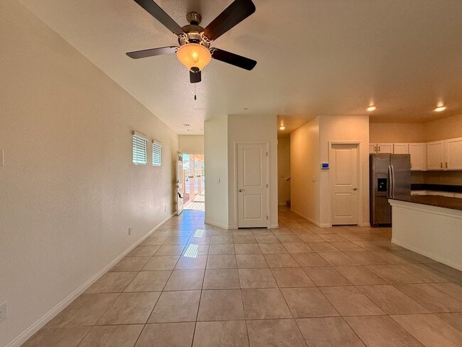 Building Photo - NEWLY UPGRADED 3 BED 2.5 BATH 2 CAR GARAGE...