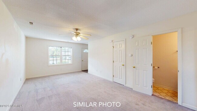 Building Photo - 104 E Coopers Ct