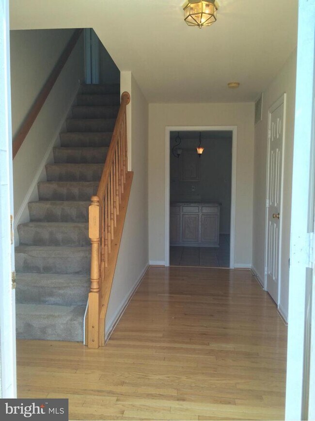 Building Photo - 45 Summerwood Dr