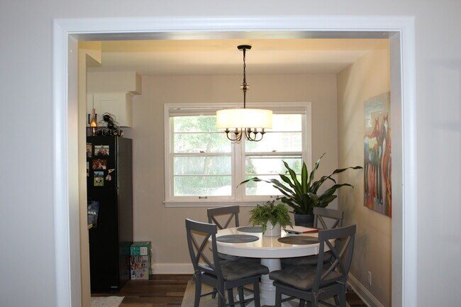 Foto del edificio - 6005 Birchcrest Dr