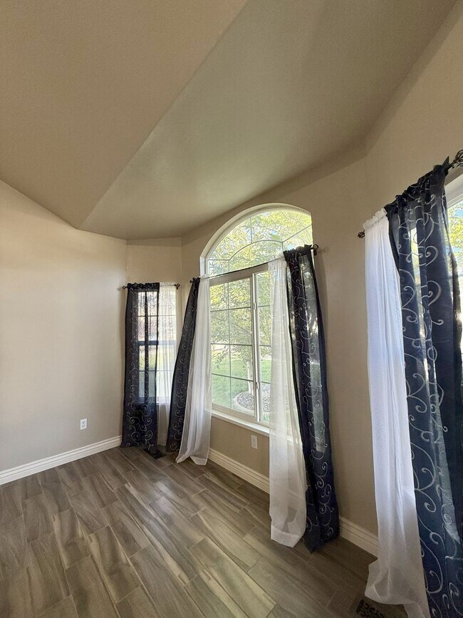 Foto del edificio - Your Perfect 5-Bedroom Retreat in Harrisvi...