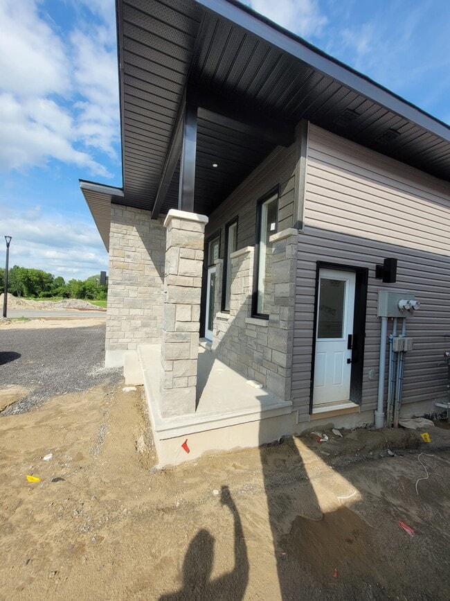 Building Photo - 671 St Augustin St