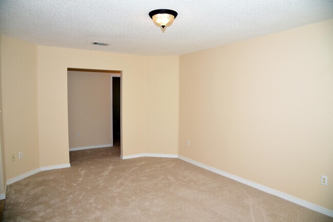 Building Photo - 1410 Ernest Hemingway Dr