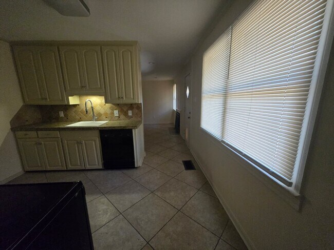 Foto del edificio - 3985 Roxbury Rd