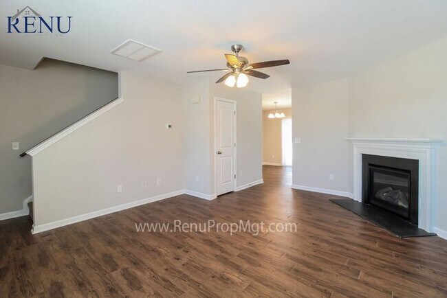Foto del edificio - Available Now!!