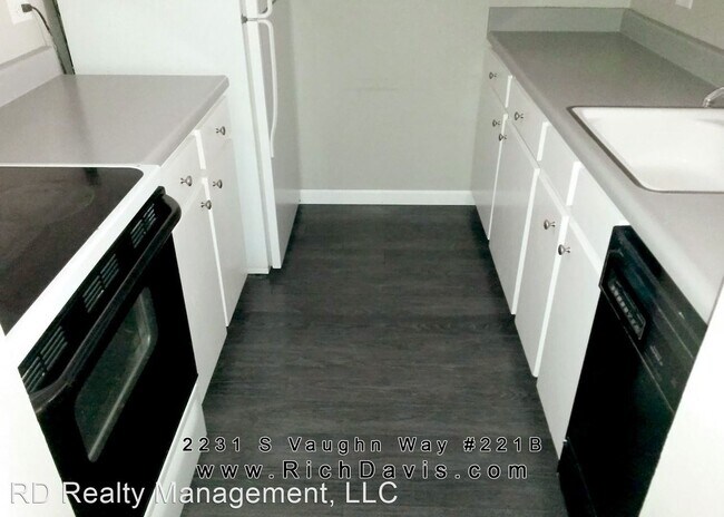 Foto del edificio - 1 br, 1 bath House - 2231 S Vaughn Way #221B