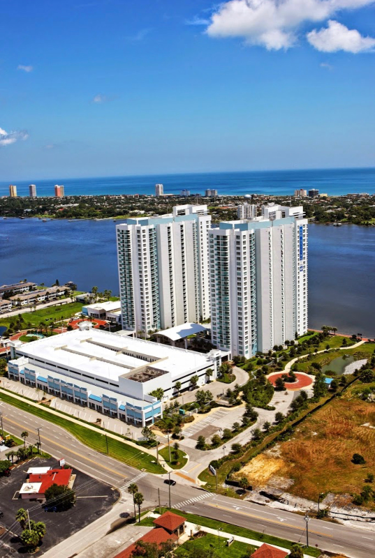 Building Photo - 241 Riverside Dr