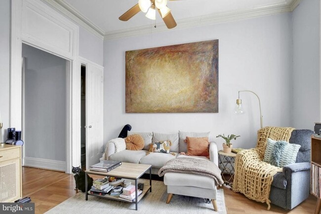 Foto del edificio - 3017 W Girard Ave