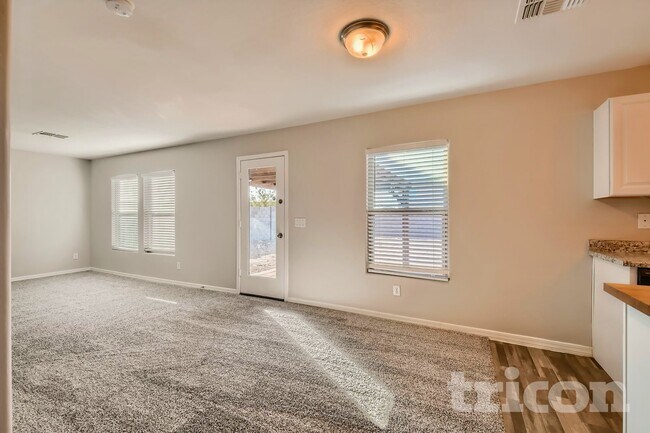 Foto del edificio - 227 W Watson Ct