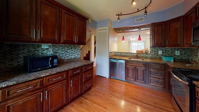 Building Photo - Updated Columbia Heights townhome near the...