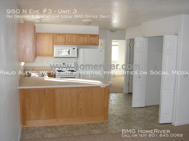 Building Photo - 950 Eve Dr