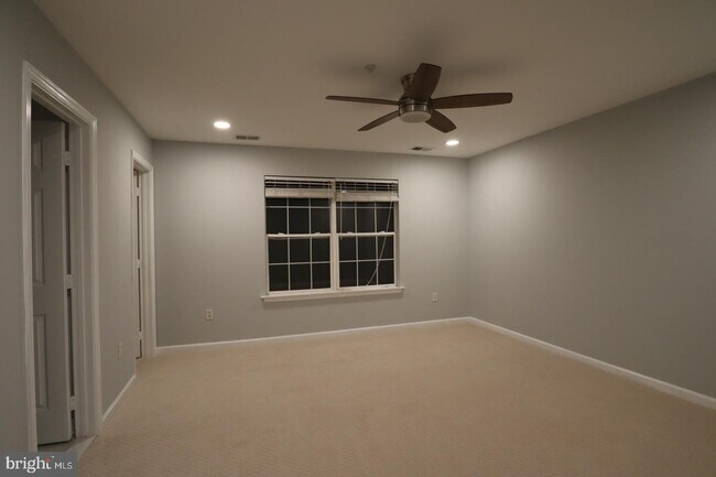 Building Photo - 811 Lacewood Terrace