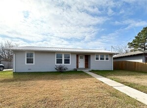 Building Photo - 102 Colorado St