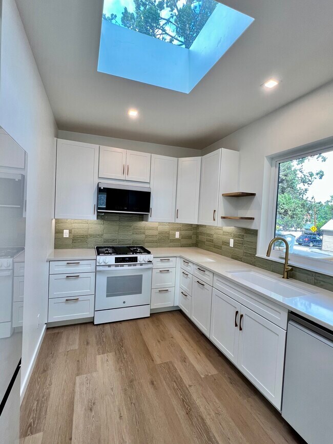 Foto del edificio - 1501 NW Newport Ave