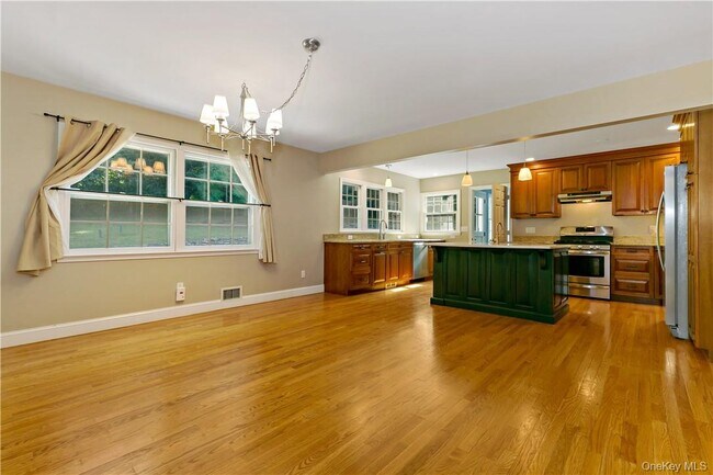 Foto del edificio - 46 Hemlock Dr