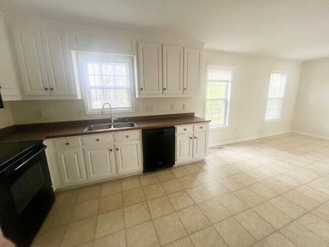 Foto del edificio - Three bedroom, 2.5 bath house in Mebane