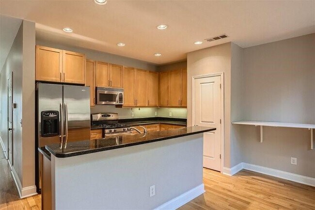 Foto del edificio - 6011 Brookside Oak Cir