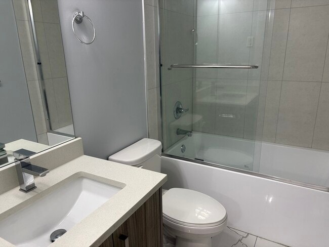 Building Photo - 1308 Rutland Rd N