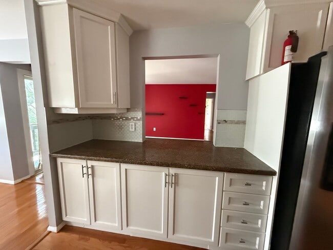 Building Photo - 2 Bedroom, 1.5 Bath, Pet Friendly Gas Heat...