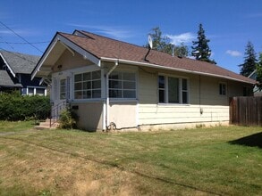 Building Photo - 3004 Meridian St